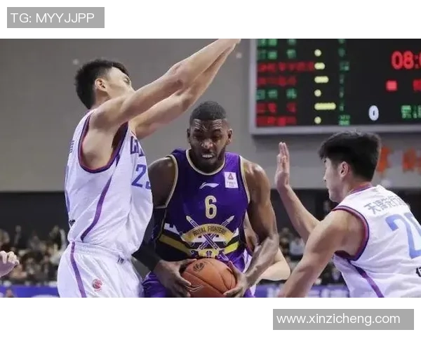 新疆男篮对阵四川队的精彩较量即将上演,谁将赢得这场激烈的篮球对决 新疆男篮对阵四川队的精彩较量即将上演,谁将赢得这场激烈的篮球对决